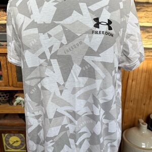Under Armour women’s Geometric Gray Tee